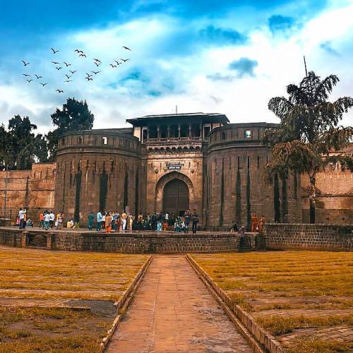 Car rental in Pune to Shaniwar Wada