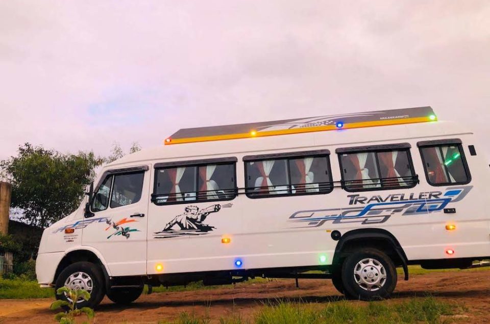 20 seater tempo traveller in bhandara